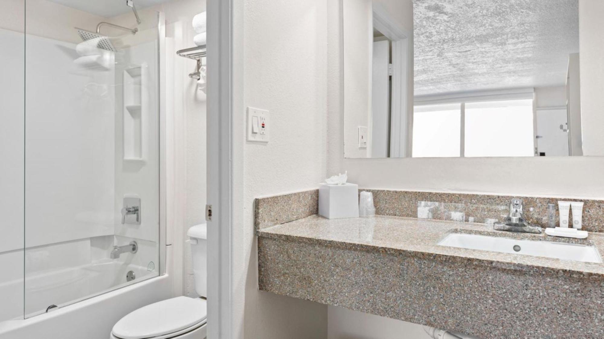 ג'קסונוויל Developer Inn & Suites Airport Jax, A Baymont By Wyndham מראה חיצוני תמונה